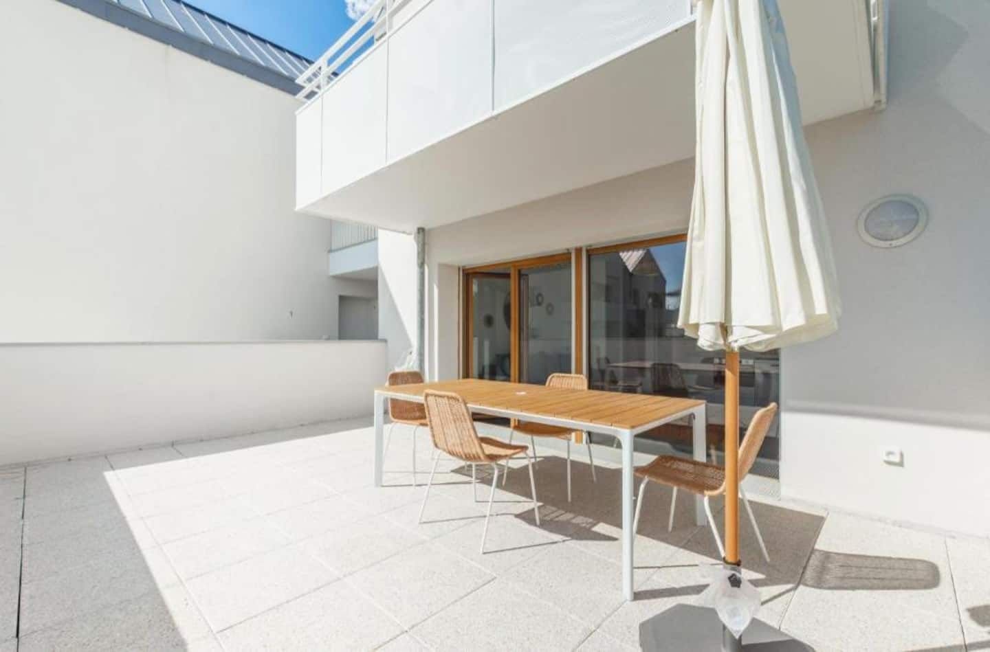 Logement N°04, Magny-le-Hongre : grande terrasse meublée