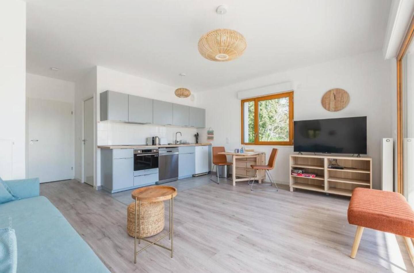Logement N°04, Magny-le-Hongre : cuisine ouverte sur le séjour
