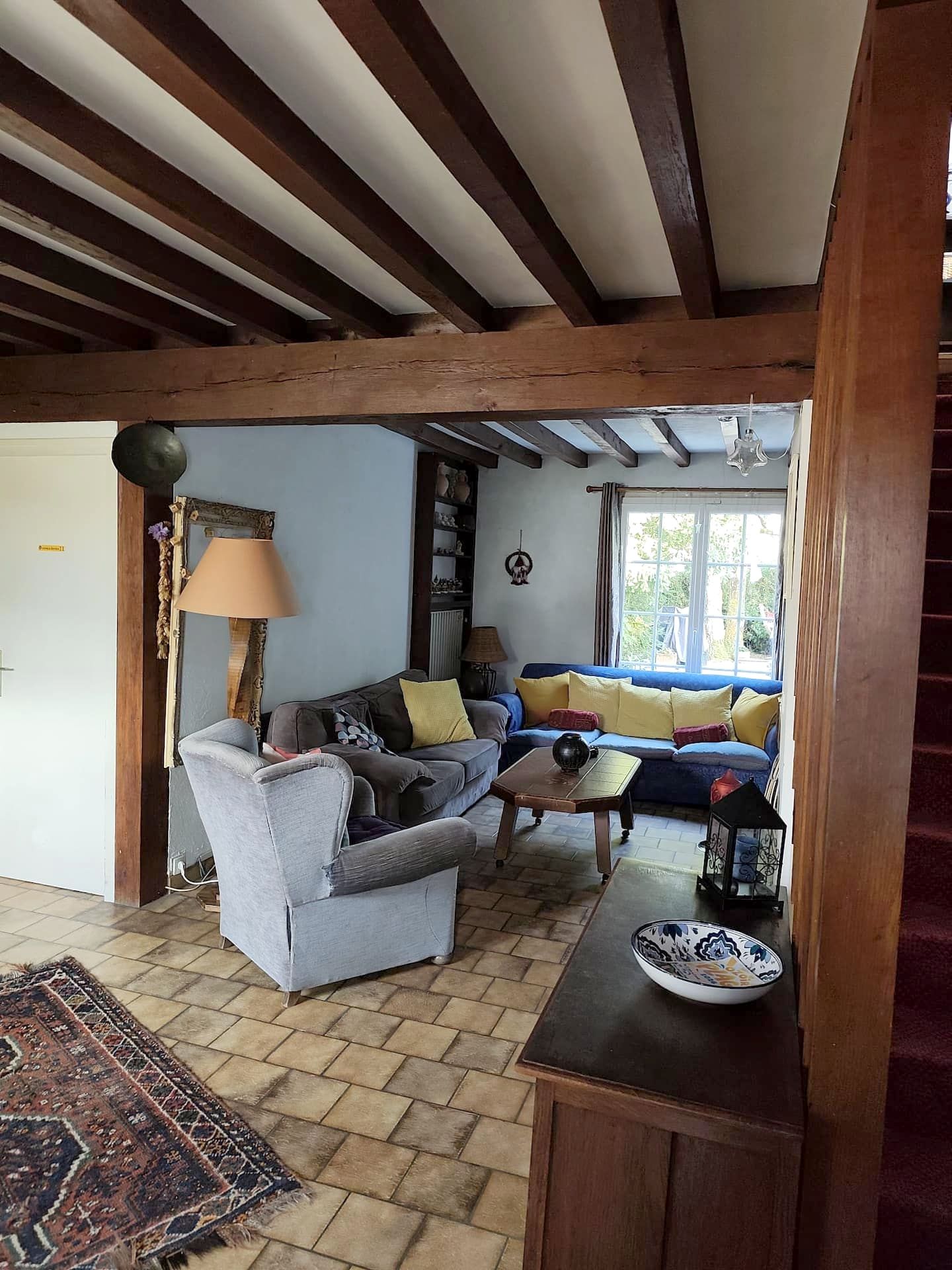 Logement N°05, Ozoir-la-Ferrière : séjour aux poutres apparentes