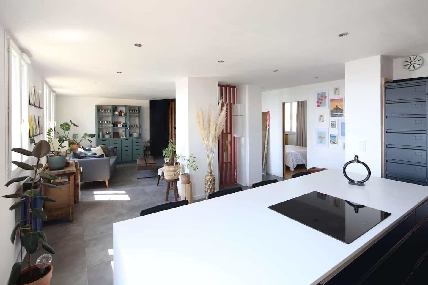 Sky view, La Mulatière : séjour vu depuis l'îlot de la cuisine